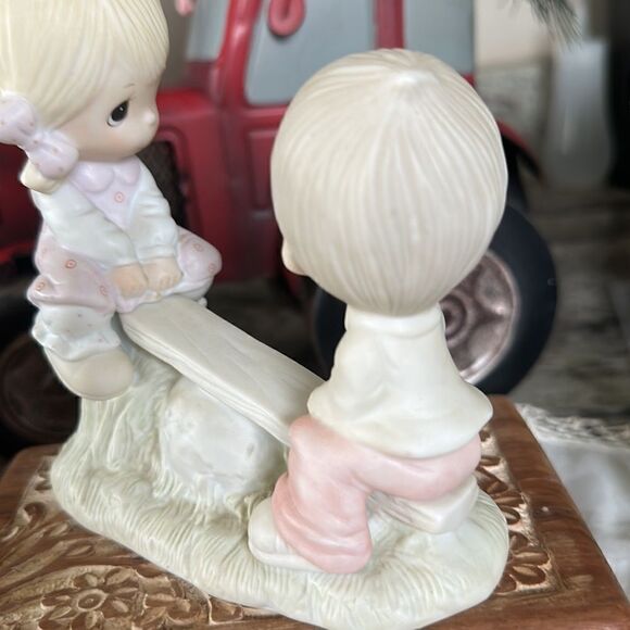 Vintage PRECIOUS MOMENTS “Love lifted me up” by Enesco  1977 Collectible gift - Picture 6 of 9